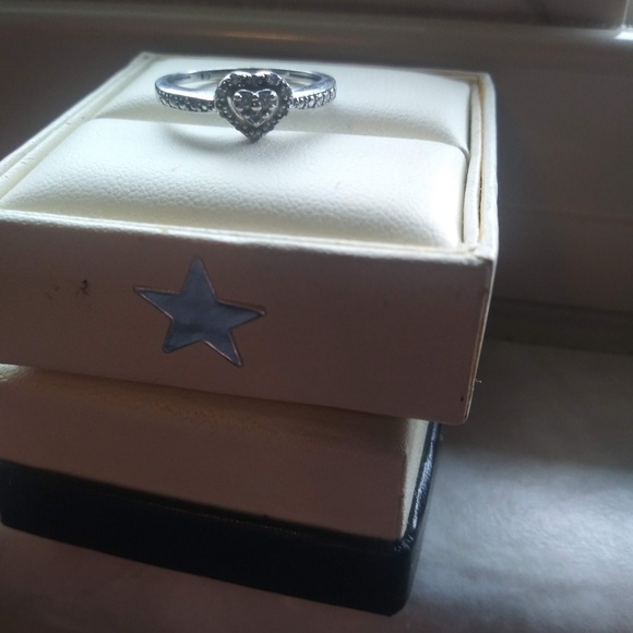 1/10 karat diamond white gold ring size 7 - Picture 4 of 4